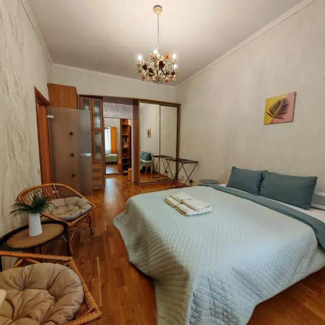Real photos of Apartments on Mira ave., 184k1