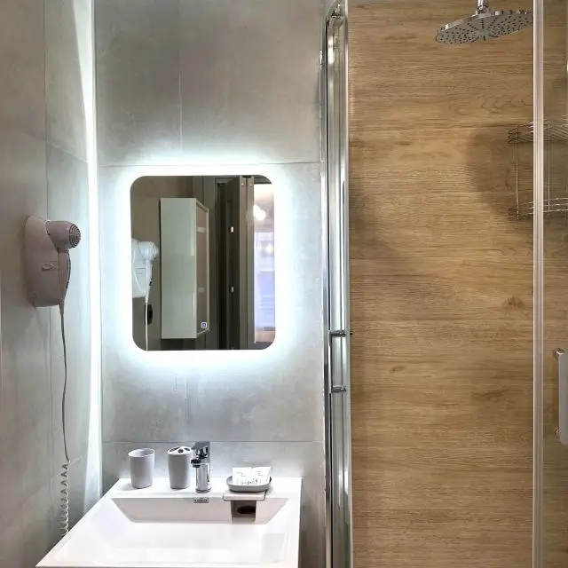 Real photos of Vis-a-vis apartments on Kalinina Street 33