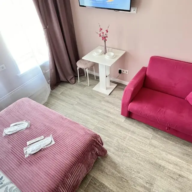 Реальные фото Romlex Apartments (Ромлекс) на улице Чаркова 28