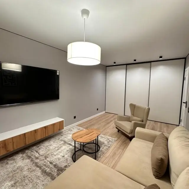 Real photos of 2 - room apartment from the company Home Hotel on Avtomobilistov, 13