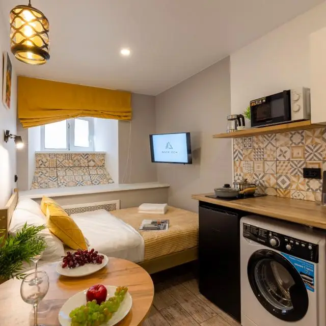 Real photos of Everyone has a house on Kirochnaya Street