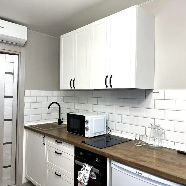 Real photos of Vis-a-vis apartments on Kalinina Street 33