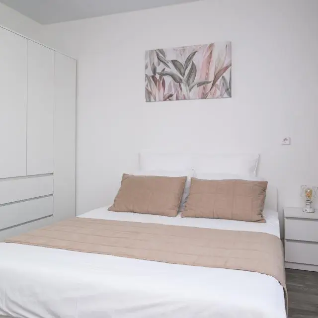 Real photos of Cozy apartment on TV 12