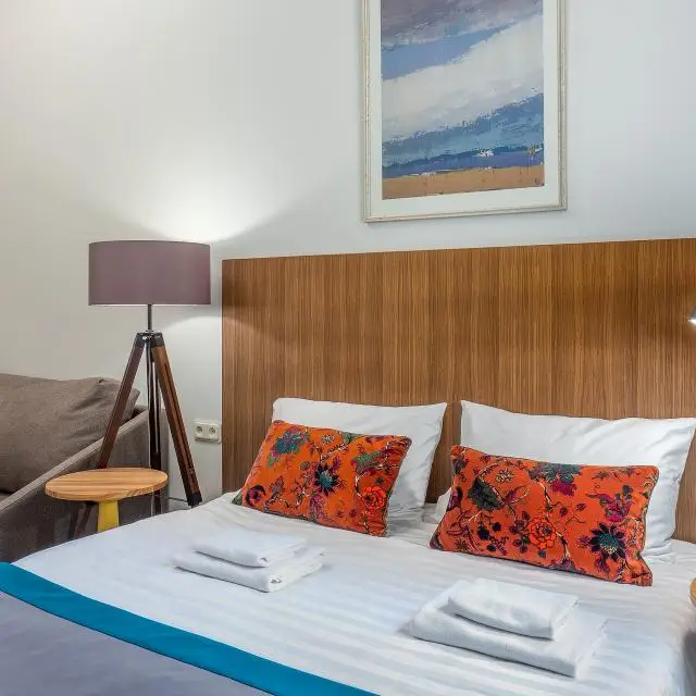 Real photos of Golden Triangle Apartments