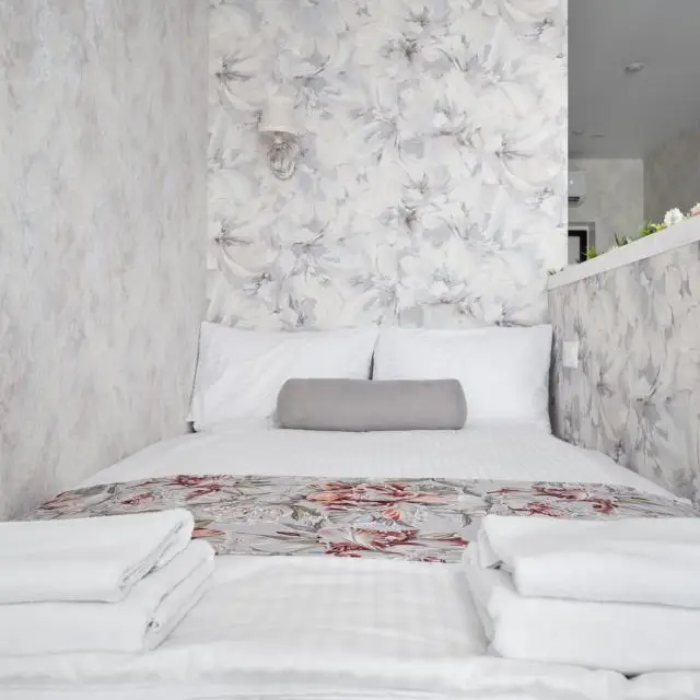 Real photos of Provence-style studio