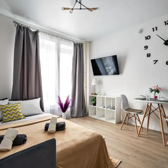 Real photos of Hermes Apartments on the street of the Pilot Laryushin