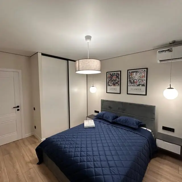 Real photos of 2 - room apartment from the company Home Hotel on Avtomobilistov, 13