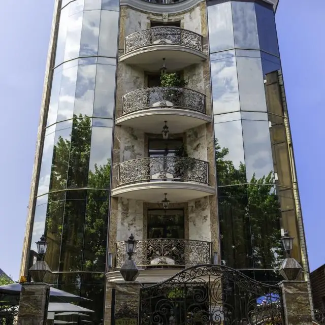 Real photos of Shine House