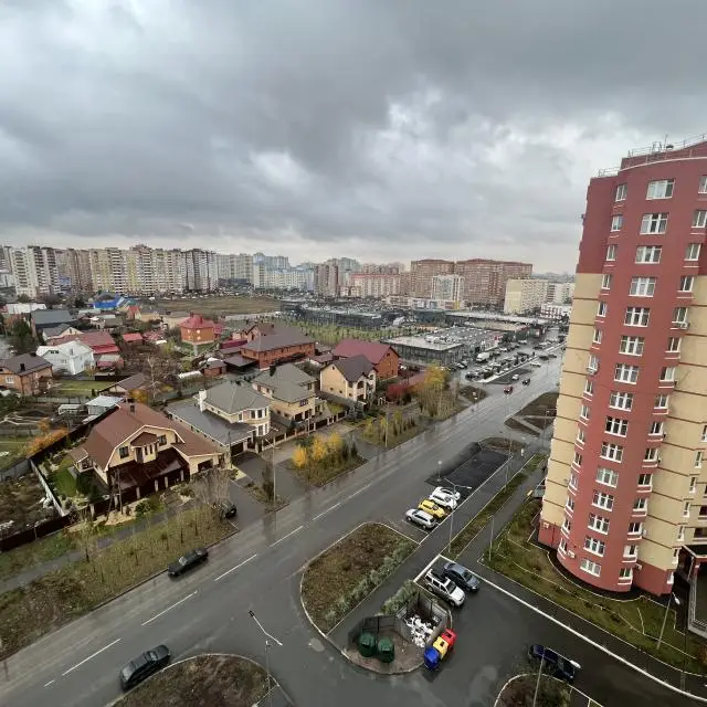 Real photos of The green house on Polyanichko street 12