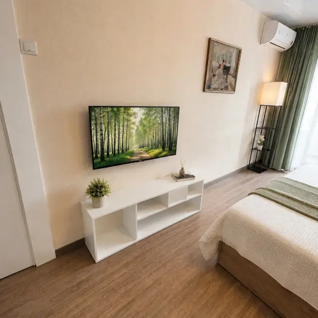 Real photos of Sofa and suitcase on Krasny Avenue 81