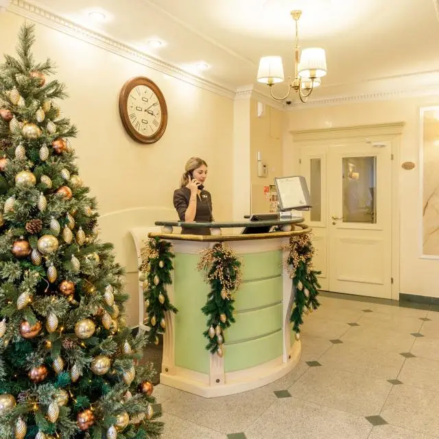 Real photos of Dvor Podznoeva (Building Business)