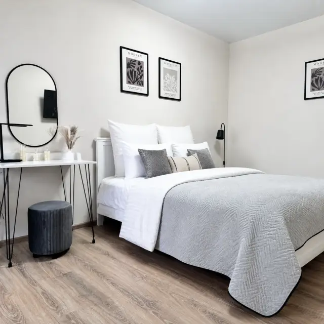 Реальные фото Vegas apartments (Вегас апартментс) на улице Александра Хохлова 7