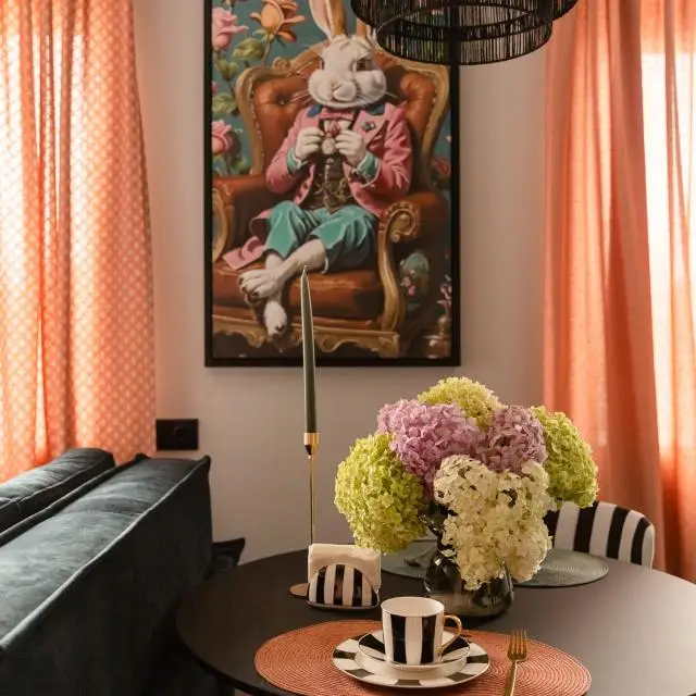 Real photos of Alice in Wonderland Apartments by Lake Superior