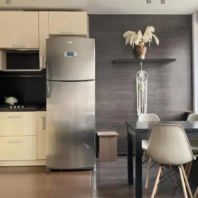Real photos of Grape Room Apartment on Mira Avenue 122