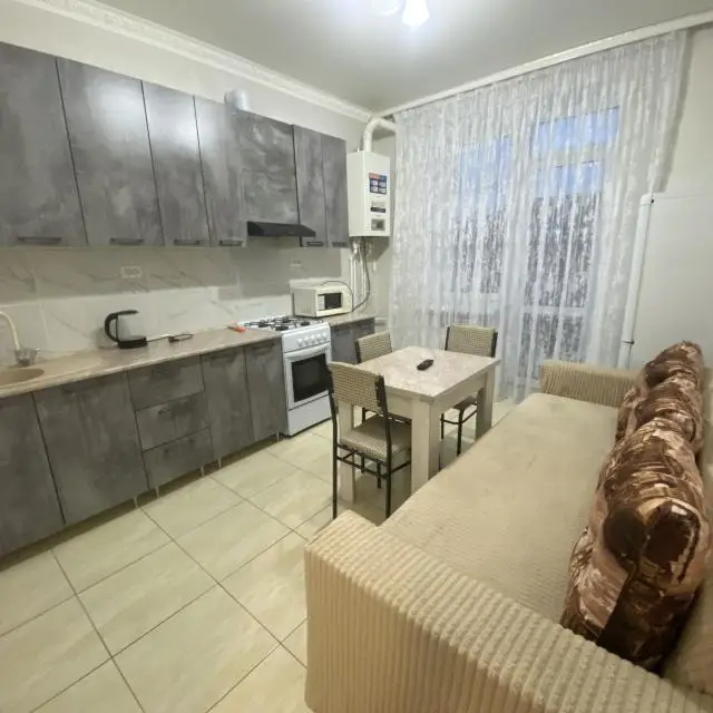Real photos of apartment 2 minutes from the airport in a courtyard with a closed area