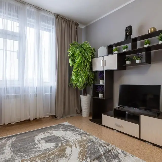 Реальные фото HomeHotel (ХоумОтель) на улице Бурнаковская 51