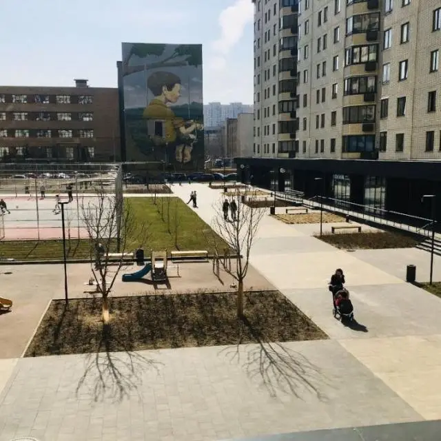 Real photos of Sunny Days on the 2nd Grayvoronovsky passage
