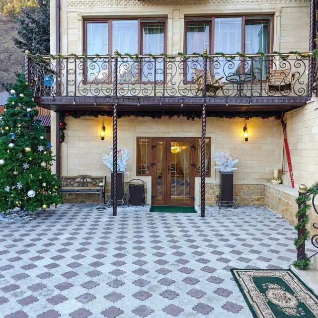 Real photos of Golden House