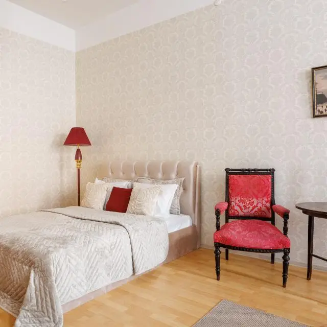 Real photos of DeRent Apartments on Bolshaya Konyushennaya street 13