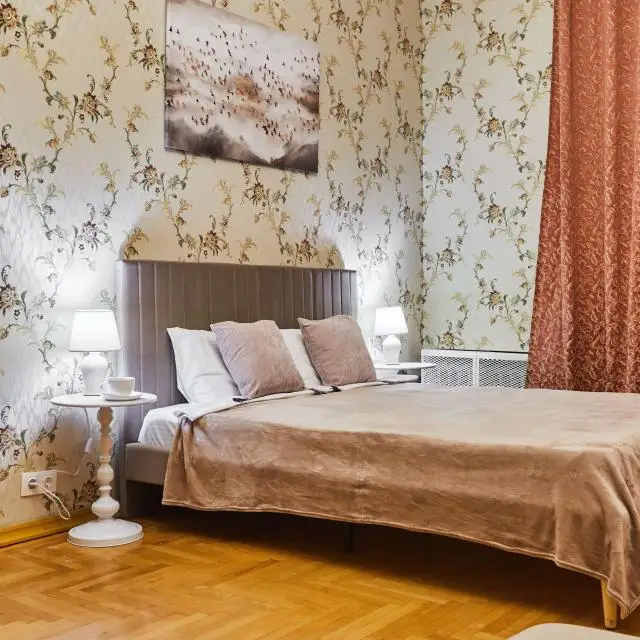 Реальные фото FlatStay Невский 170 | Трешка в центре с эркером и высокими потолками

