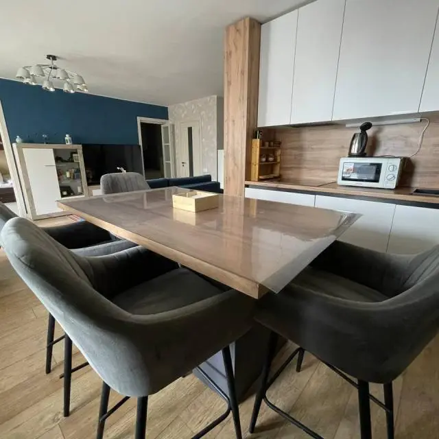 Real photos of Stylish and cozy two-bedroom apartment next to the trauma center 