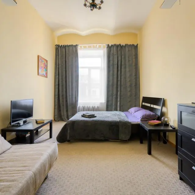 Real photos of Sutki Rent (Rent Day) on Bolshaya konyushennaya street