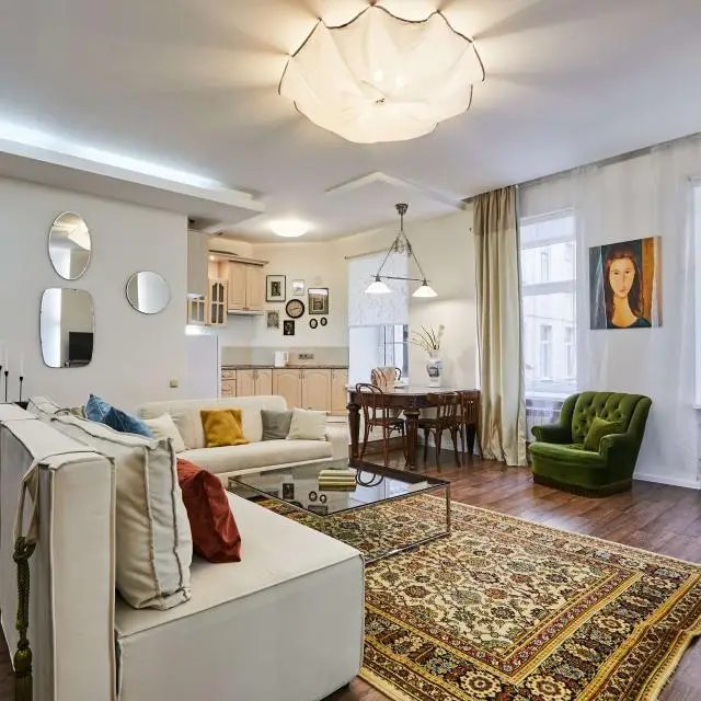 Реальные фото FlatStay Кирилловская 22| 3шка с просторной гостиной на 8 человек в центре

