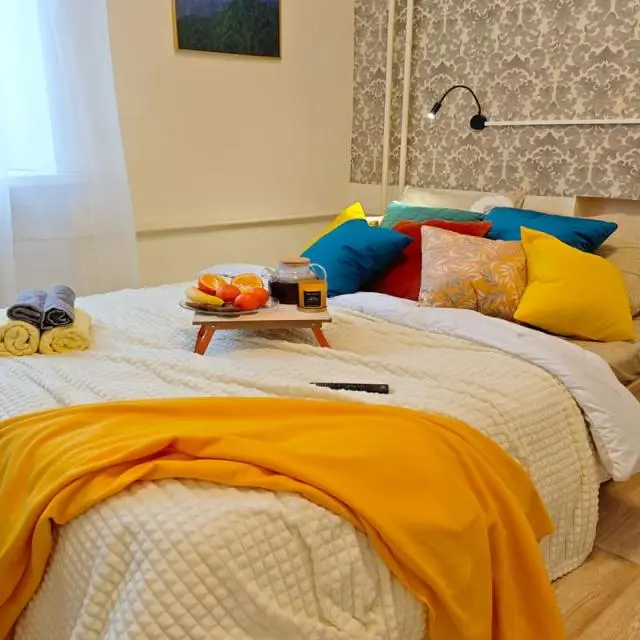 Real photos of Sofa and suitcase on Frunze 14