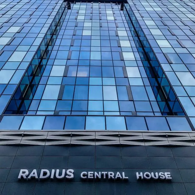 Реальные фото Угловые апартаменты с видом на город на Малышева 42а
RADIUS CENTRAL HOUSE