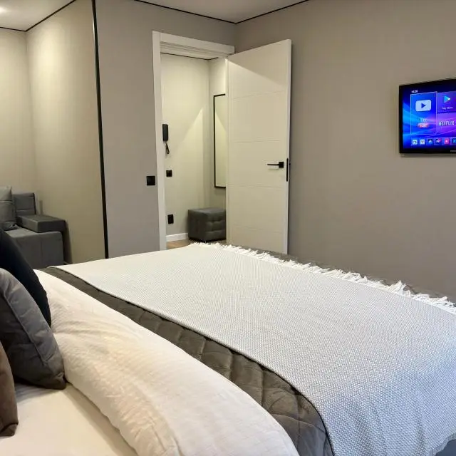 Real photos of Designer apartment in the very Center of the city - contactless check-in 24/7 (Odyalkin)