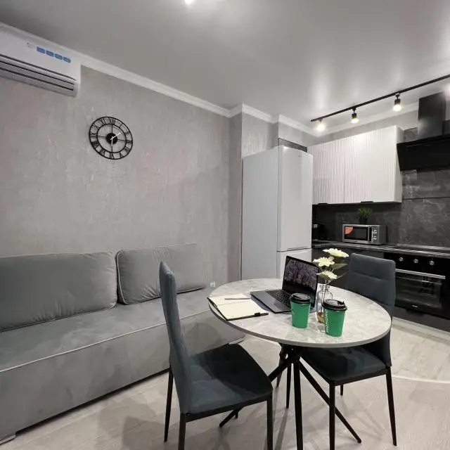 Real photos of Luxury green house on Avtomobilistov 2D Street