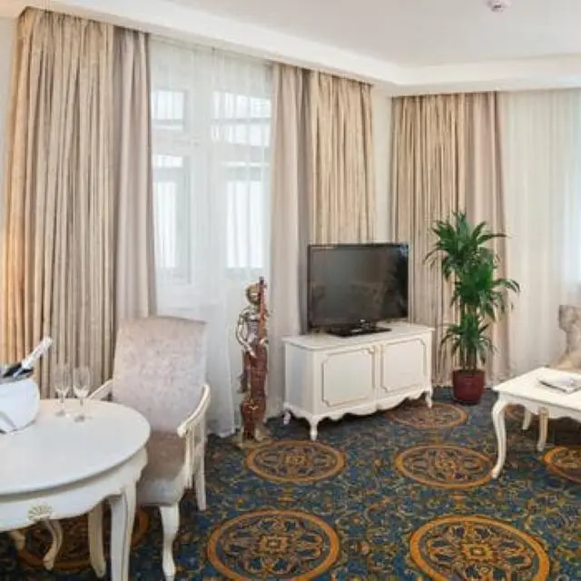 Real photos of Greenwood Hotel