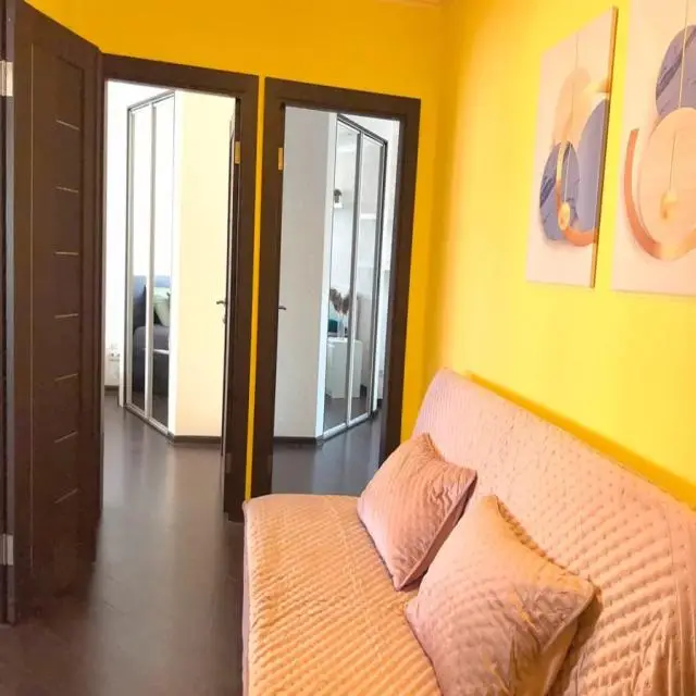 Real photos of Globus apartment chain on Boris Pasternak street 11