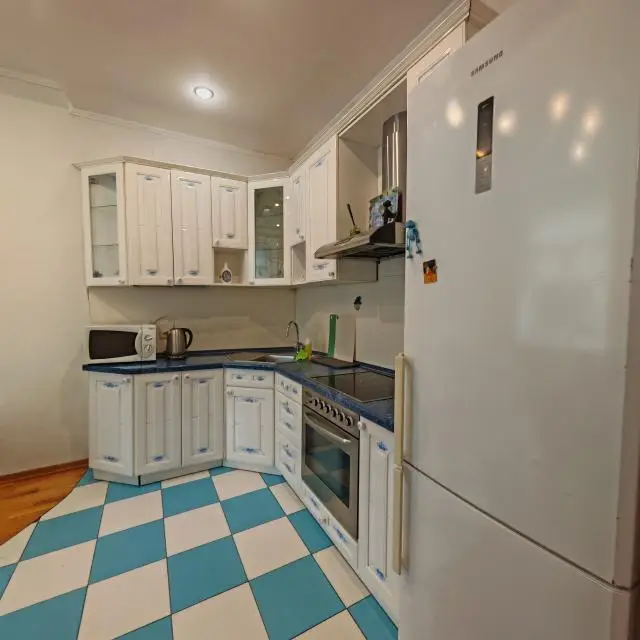 Real photos of Apartments on Mira ave., 184k1