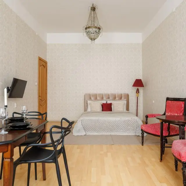Real photos of DeRent Apartments on Bolshaya Konyushennaya street 13