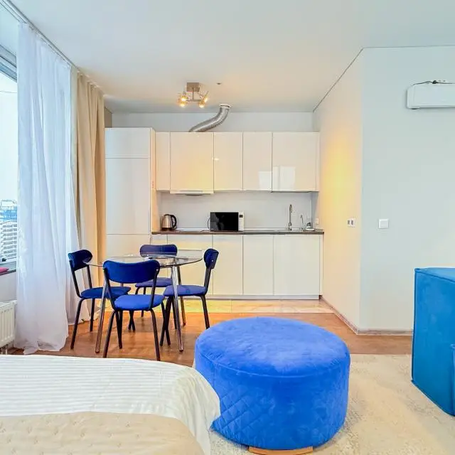 Реальные фото Угловые апартаменты с видом на город на Малышева 42а
RADIUS CENTRAL HOUSE