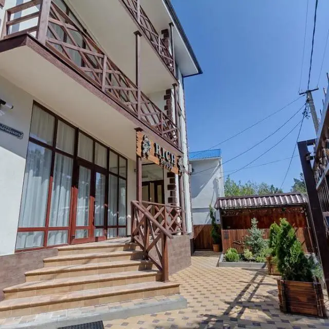 Real photos of Rich House