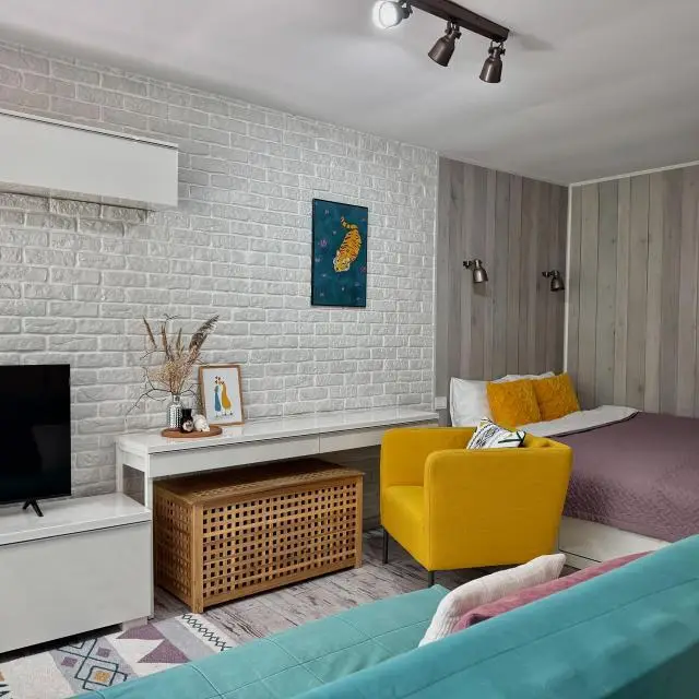 Real photos of Kenig Holidays studio near Central Park with a view of the Puppet Theater
