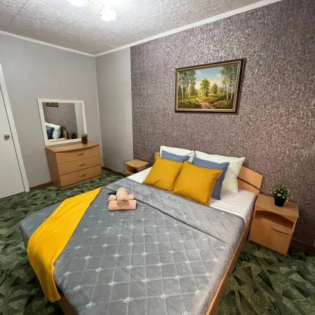 Real photos of Sofa and suitcase on Krasny Prospekt 94/1