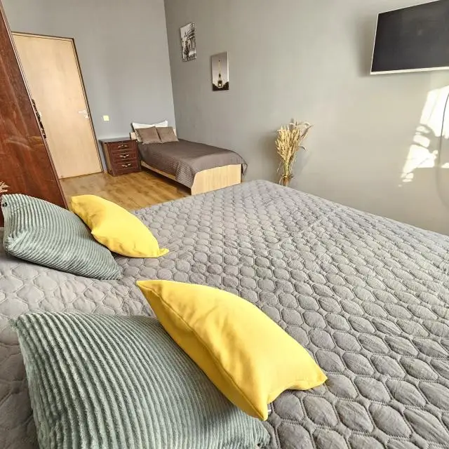 Real photos of Large one-bedroom apartment with elevator.