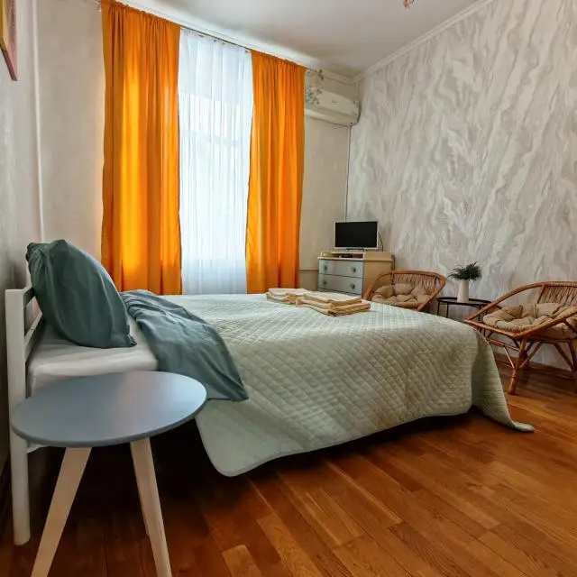 Real photos of Apartments on Mira ave., 184k1