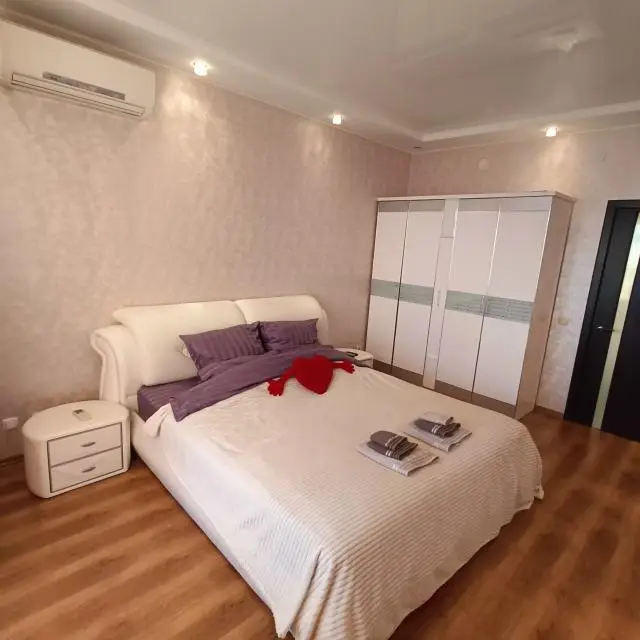 Real photos of 3-room apartment with bay view