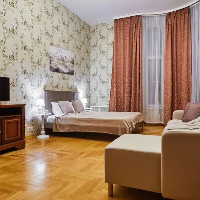 Реальные фото FlatStay Невский 170 | Трешка в центре с эркером и высокими потолками


