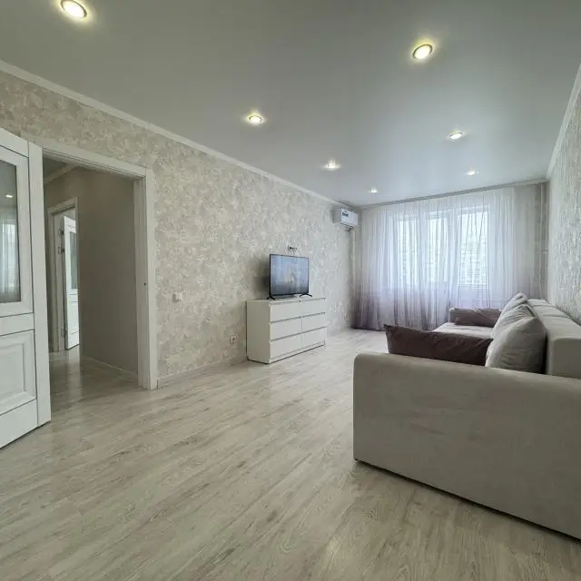 Real photos of The green house on Polyanichko street 11/6