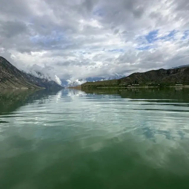 Real photos of Mountain Lake