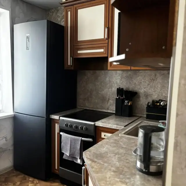 Real photos of 3-room apartment: 1st floor, air conditioning, balcony for smoking, TV in each room