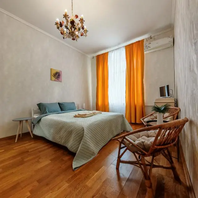 Real photos of Apartments on Mira ave., 184k1