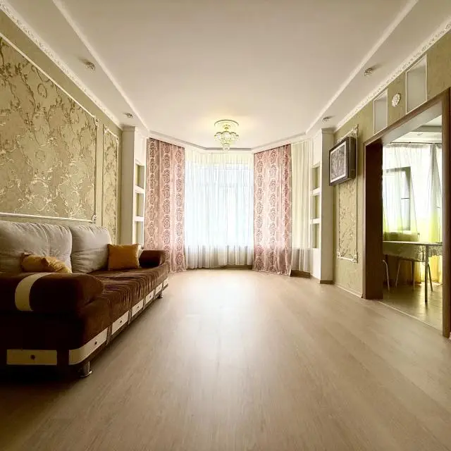 Real photos of 2-room apartment from the company Home Hotel on Chkalova 51/1