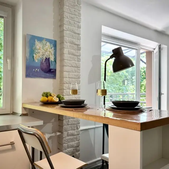 Real photos of Kenig Holidays studio near Central Park with a view of the Puppet Theater
