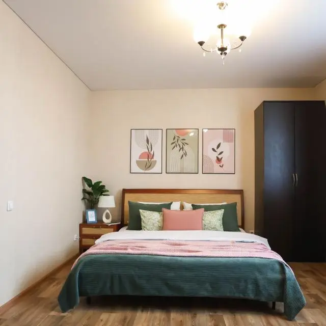 Real photos of Five stars on Lenina 48